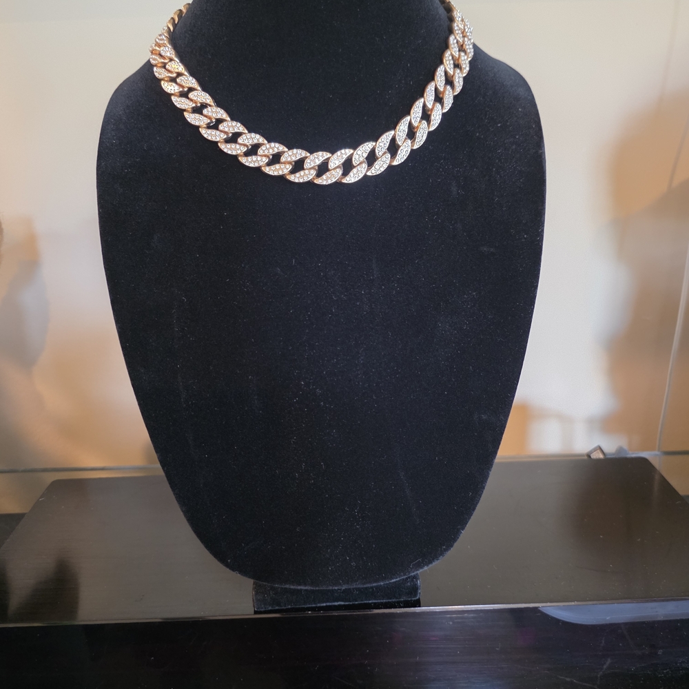 Elegant Gold Necklace